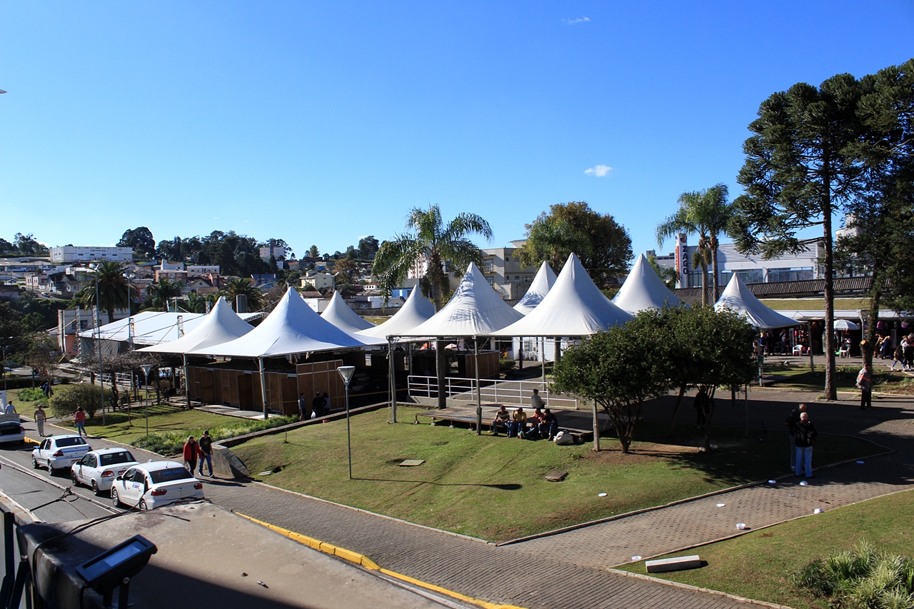 Prefeitura de Lages Grande movimentação na Praça Vidal Ramos Sênior para a abertura do Recanto do Pinhão neste sábado