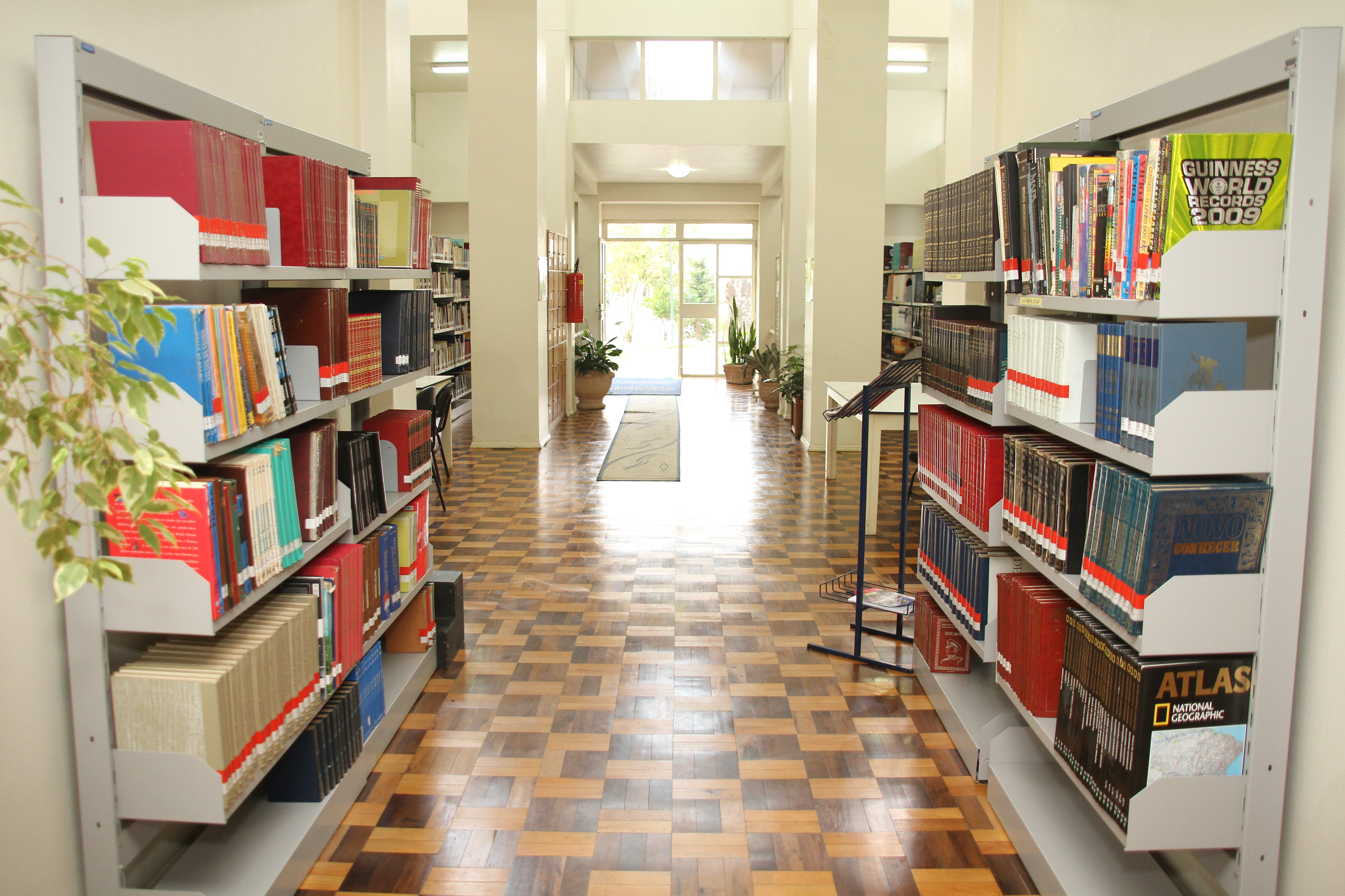 Prefeitura de Lages Biblioteca Pública Carlos Dorval de Macedo tem novo horário de atendimento