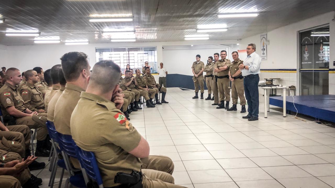 Prefeitura de Lages Polícia Militar recebe reforço de contingente para Festa do Pinhão