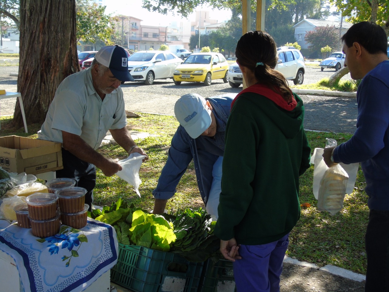 Prefeitura de Lages Produtos frescos e sem agrotóxicos para refeições mais saudáveis podem ser adquiridos em três feiras em Lages 