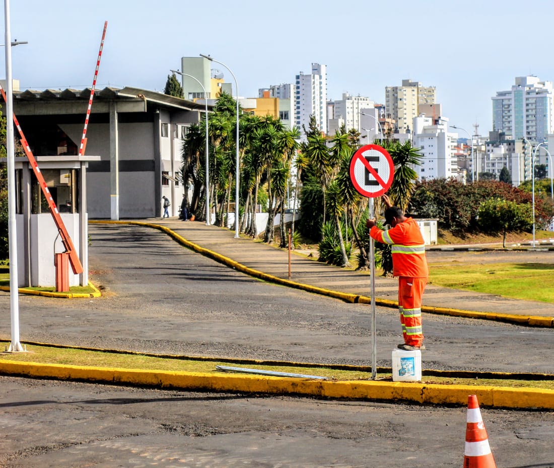 Prefeitura de Lages Diretran instala mais de 600 placas de sinalização vertical