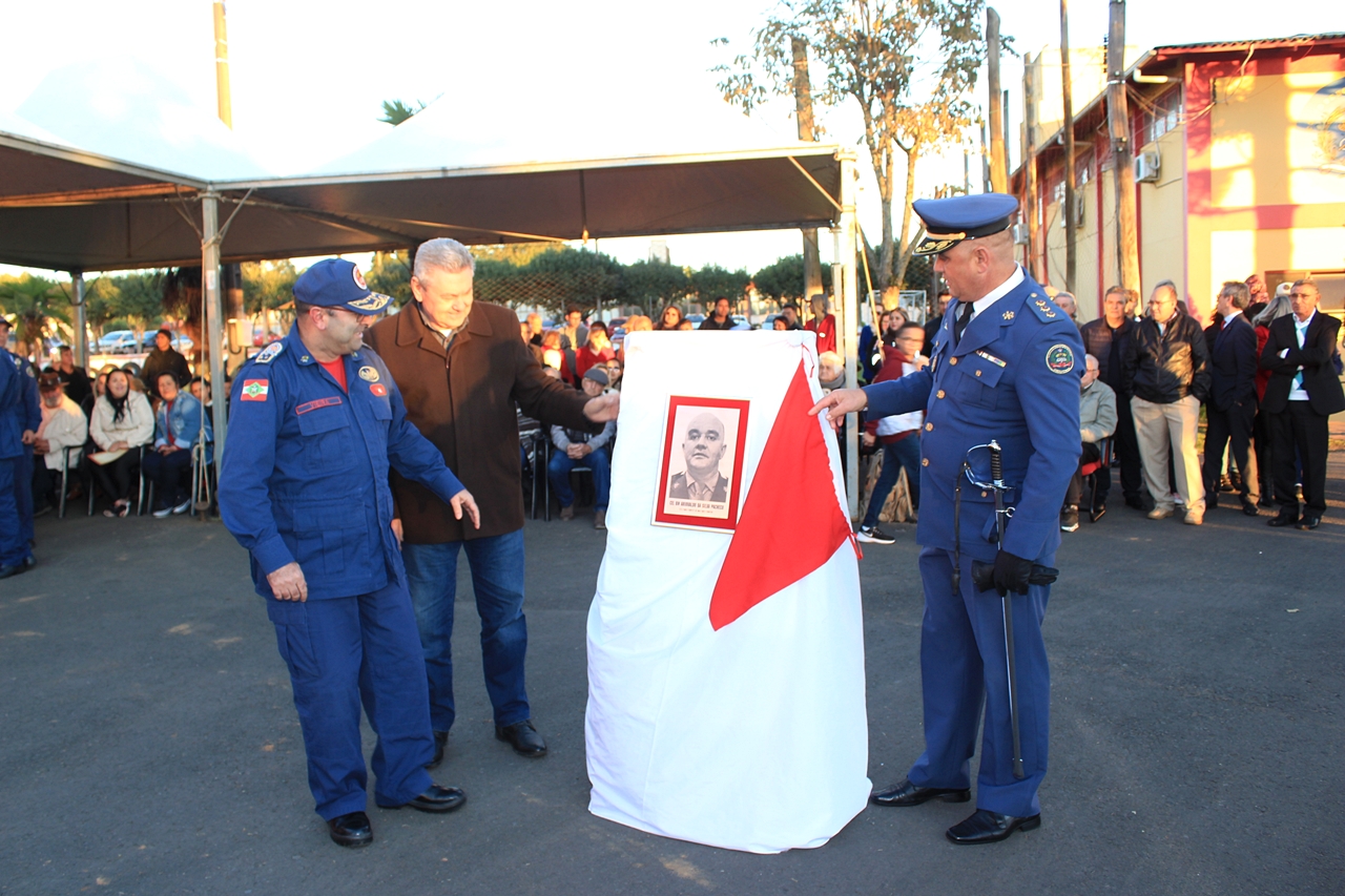 Prefeitura de Lages Prefeito Ceron acompanha troca de comando do 5º Batalhão do Corpo de Bombeiros 