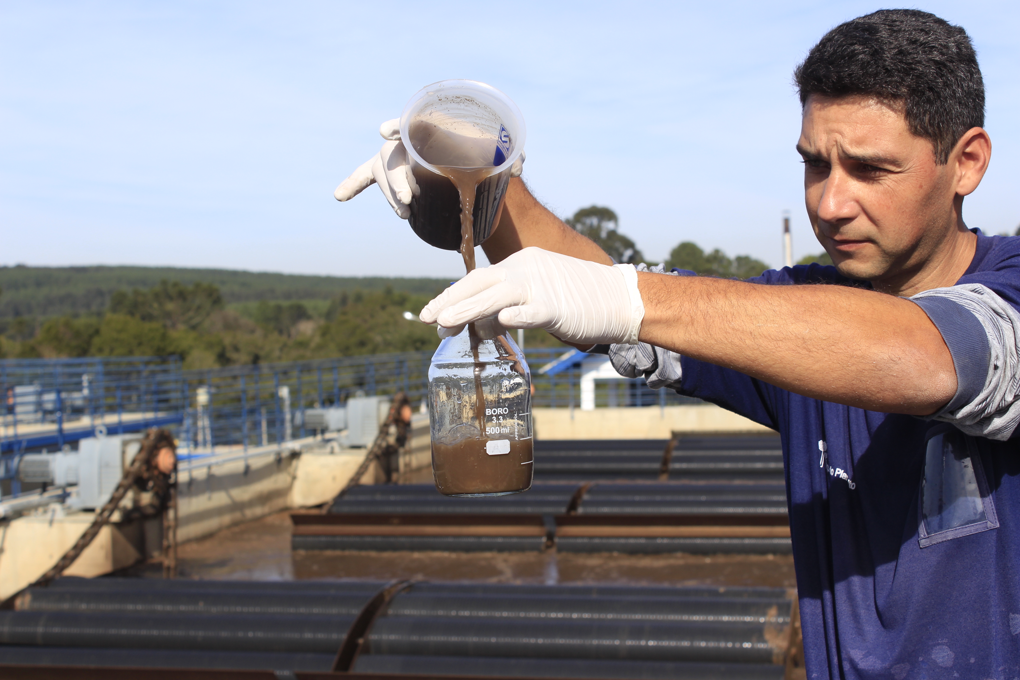 Prefeitura de Lages Moradores dos bairros beneficiados pelo Complexo Araucária precisam fazer suas ligações à rede de esgoto 