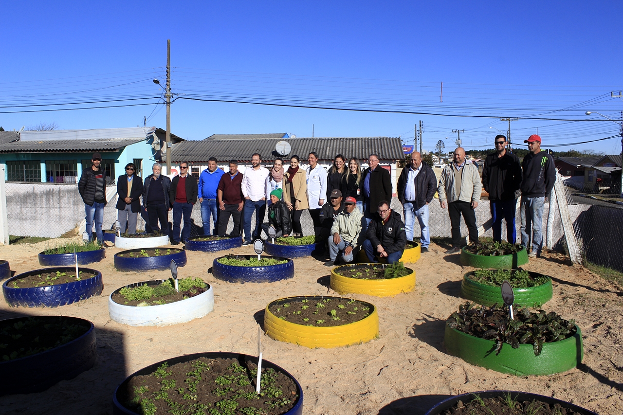 Prefeitura de Lages Unidade de Saúde do bairro Bela Vista ganha a 41ª horta do Projeto Colheita Feliz 