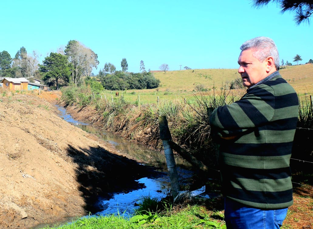 Prefeitura de Lages Prefeito Ceron acompanha execução de obras do Comunidade Melhor 