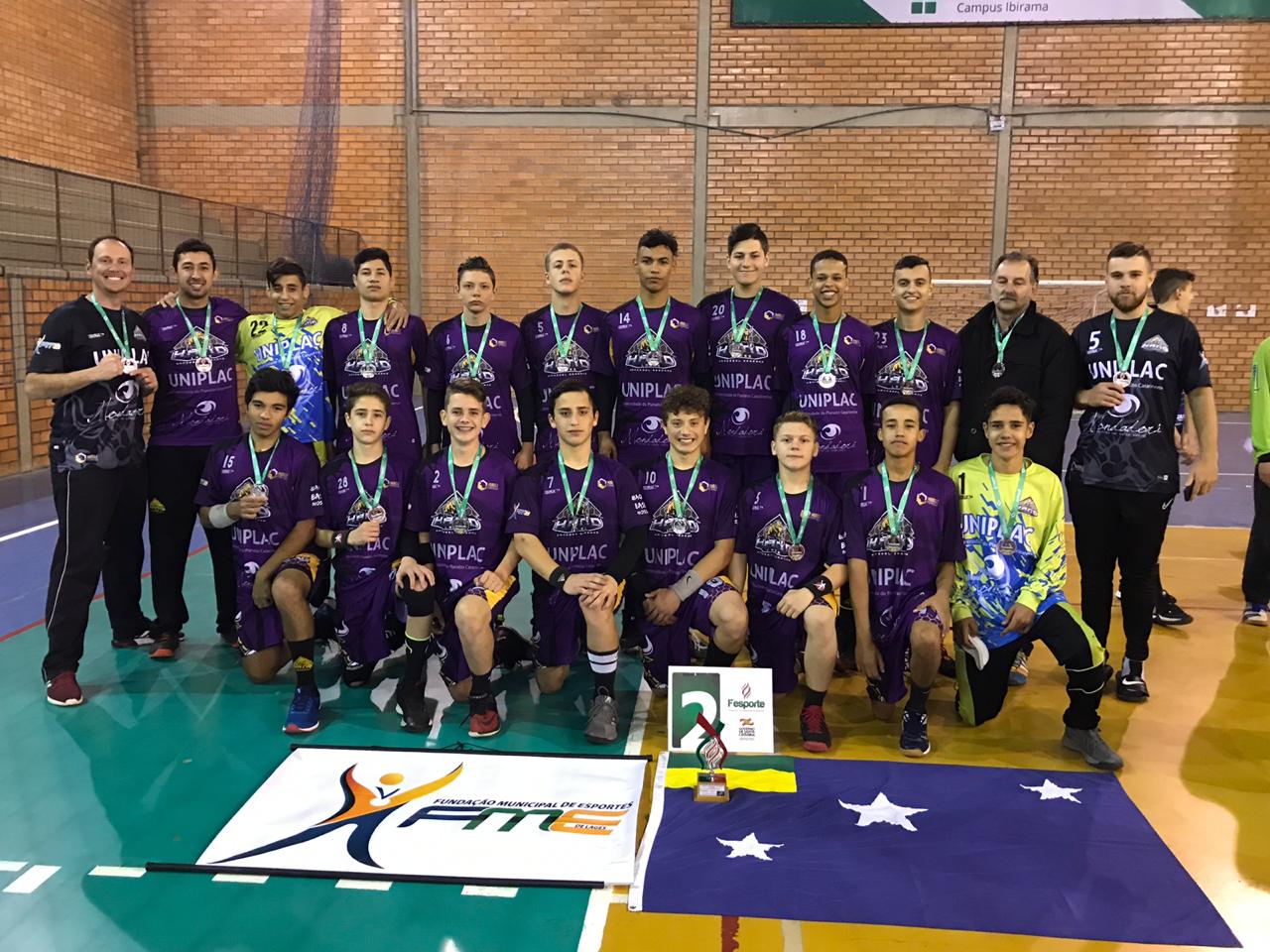 Prefeitura de Lages Lages garante vaga na fase estadual da Olimpíada Estudantil Catarinense no voleibol e no handebol masculino