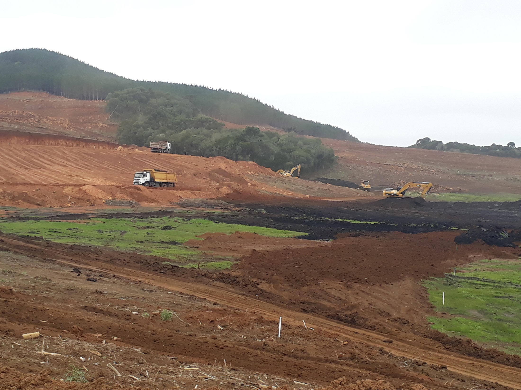 Prefeitura de Lages Máquinas e operários trabalham em ritmo intenso no canteiro de obras da Berneck