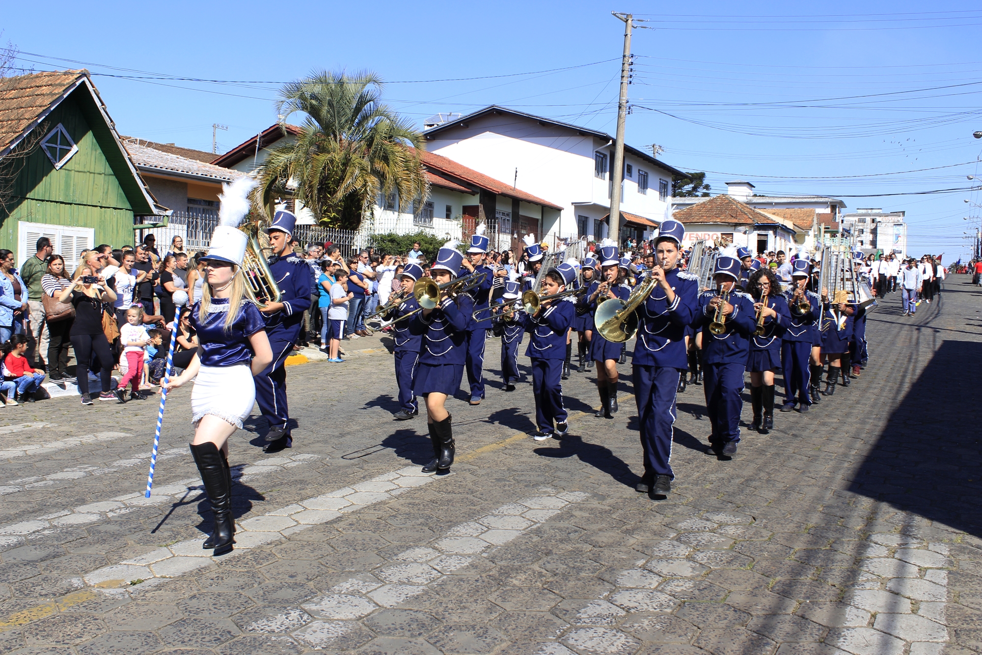 Prefeitura de Lages Semana da Pátria: doze escolas celebram o patriotismo e desfilam na rua São Joaquim