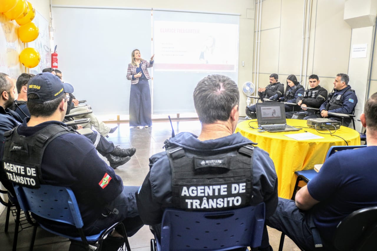 Prefeitura de Lages Palestra motivacional para Agentes de Trânsito em seu Dia Nacional estimula qualidade do trabalho