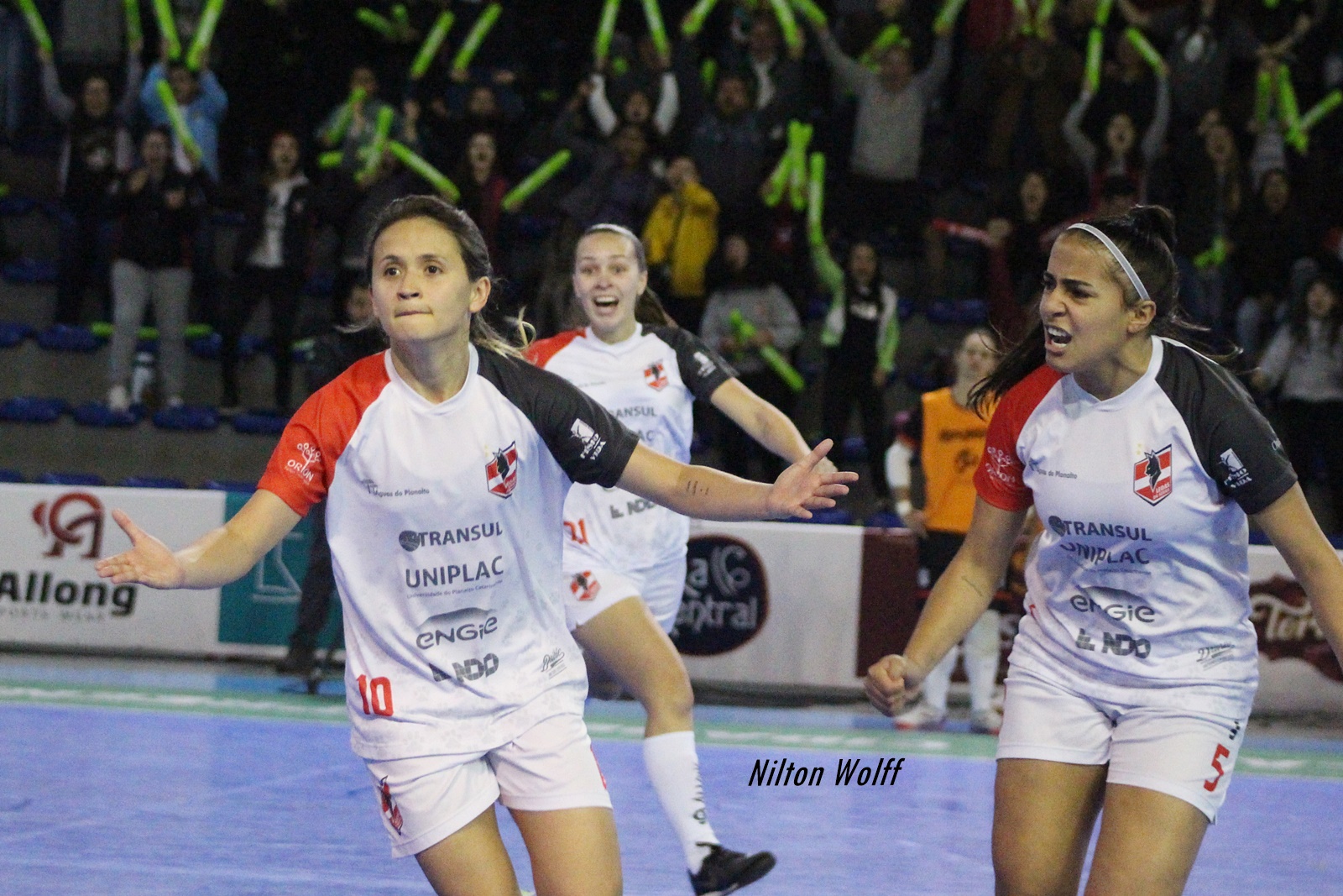 Prefeitura de Lages Sábado todos os caminhos levam para o ginásio Jones Minosso na semifinal da Copa do Brasil de Futsal Feminino