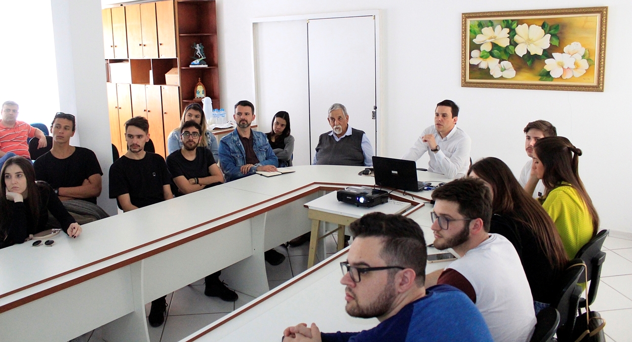 Prefeitura de Lages Estudantes de Arquitetura e Urbanismo da Unisul conhecem programas habitacionais de Lages, um referencial em Santa Catarina 