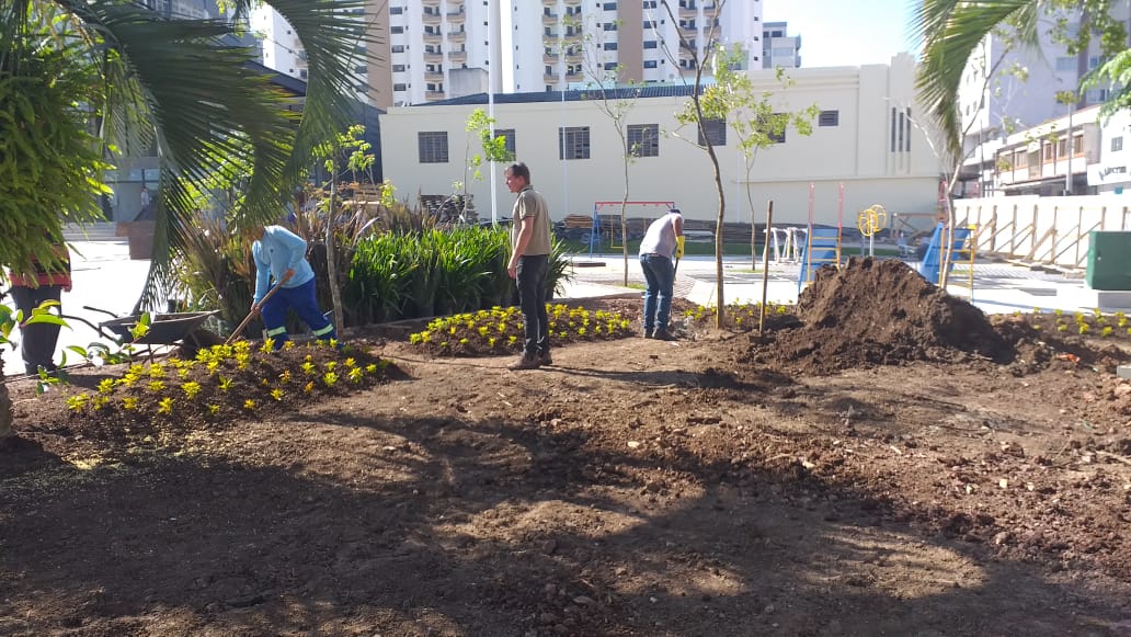 Prefeitura de Lages Lages 253 anos: projeto paisagístico é executado na nova Praça João Costa