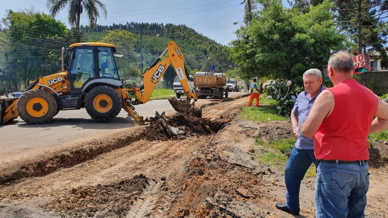 Prefeitura de Lages Prefeito Ceron vistoria obras de revitalização da avenida Aujor Luz