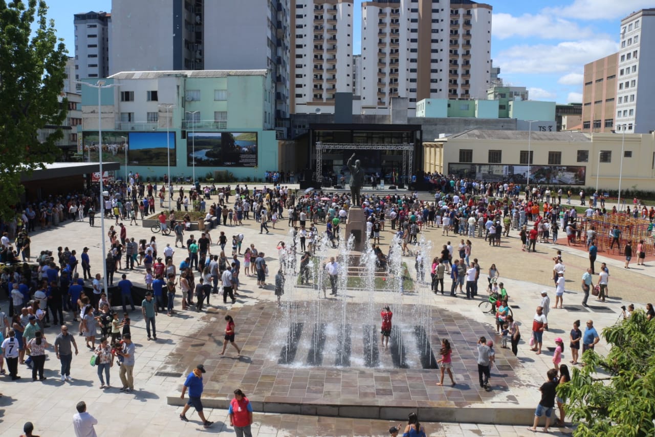 Prefeitura de Lages Inauguração da revitalização da Praça João Costa entra para a história de Lages e atrai milhares de pessoas