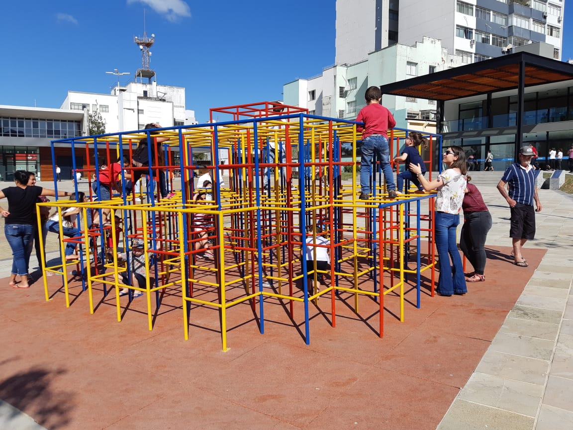 Prefeitura de Lages Família lageana presente na nova Praça João Costa