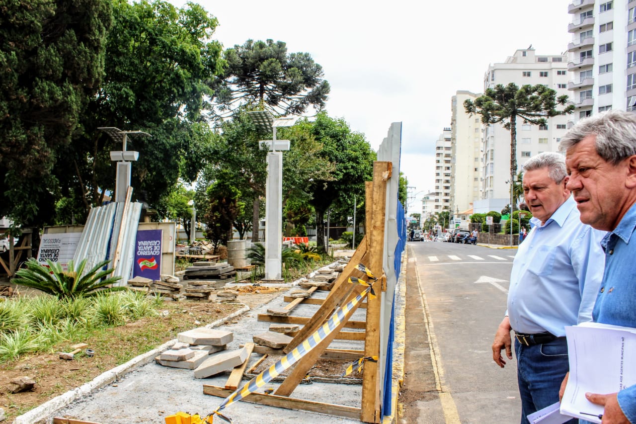 Prefeitura de Lages Prefeito Ceron esclarece o andamento das obras da praça João Ribeiro