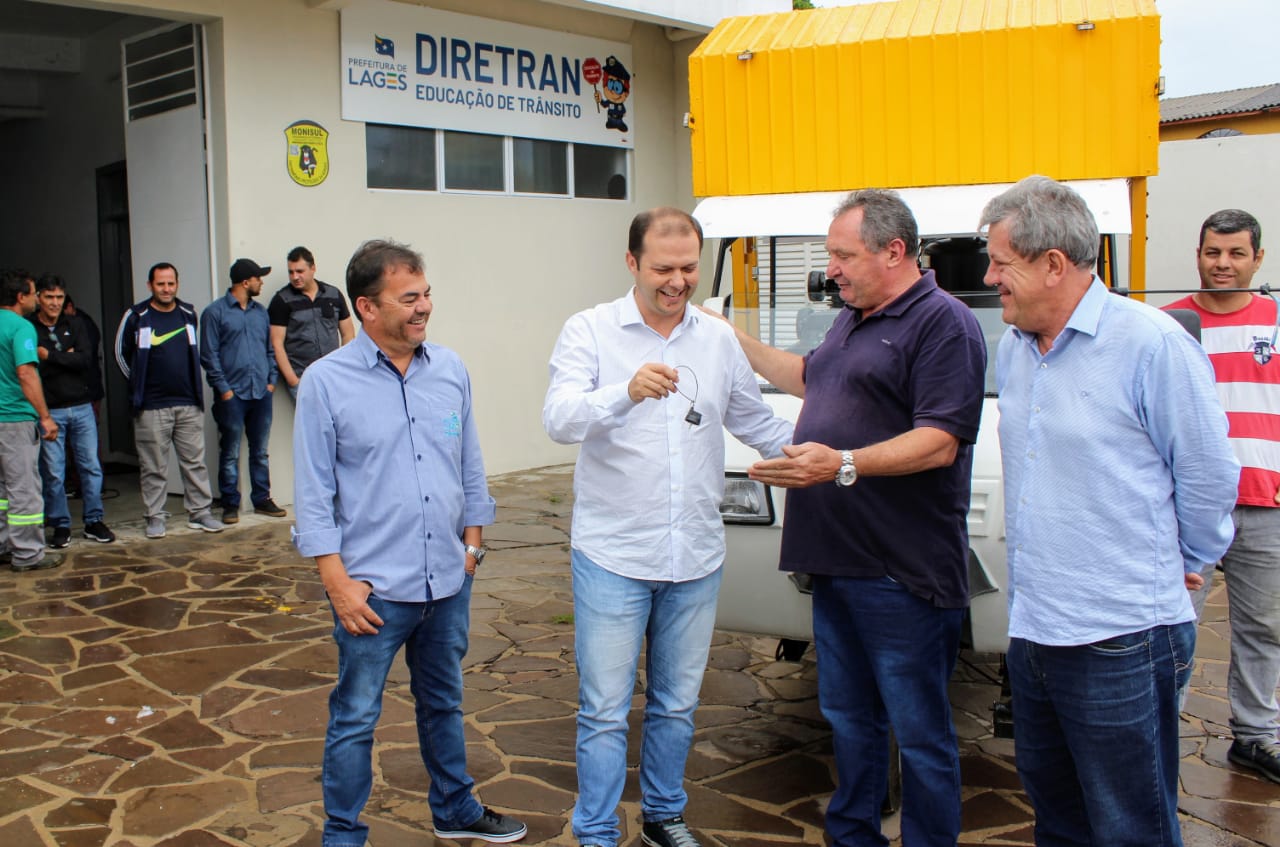 Prefeitura de Lages Equipamento de pintura e demarcação irá atribuir economia de tinta, maior produção e acelerar o trabalho de sinalização nas vias de Lages