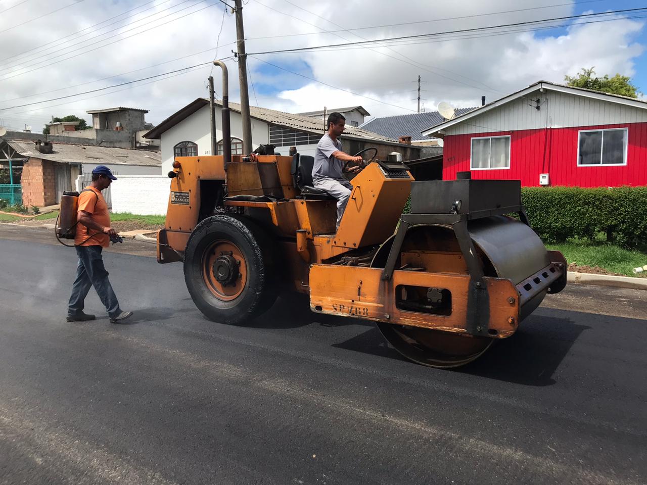 Prefeitura de Lages Minha Rua Melhor: três ruas são asfaltadas no bairro Jardim Celina