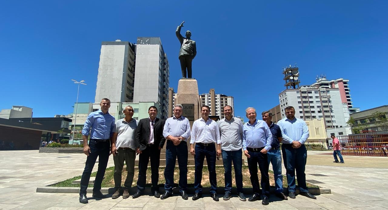 Prefeitura de Lages Prefeito Ceron acompanha governador Carlos Moisés nas obras do Mercado Público e no novo calçadão 