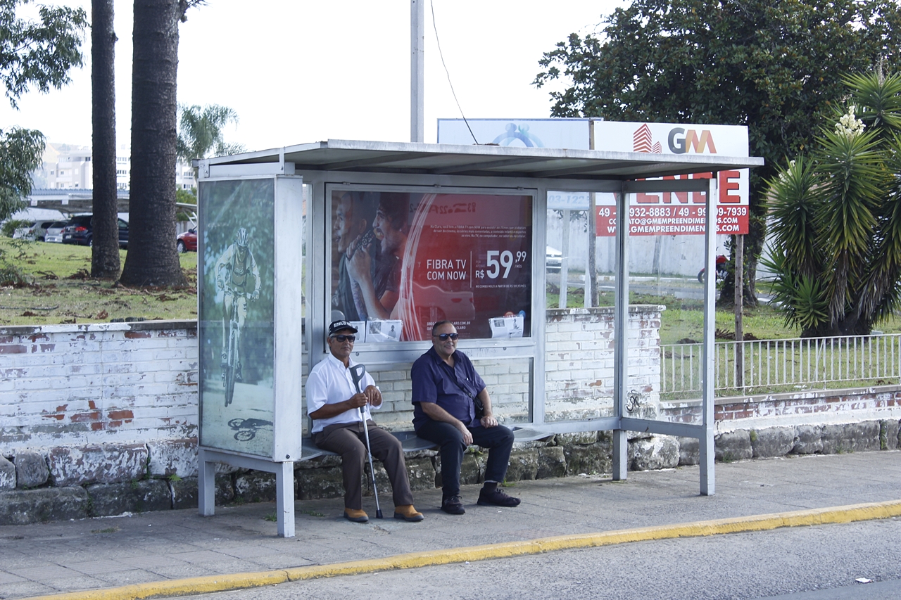 Prefeitura de Lages Prefeitura renova abrigos de ônibus na cidade