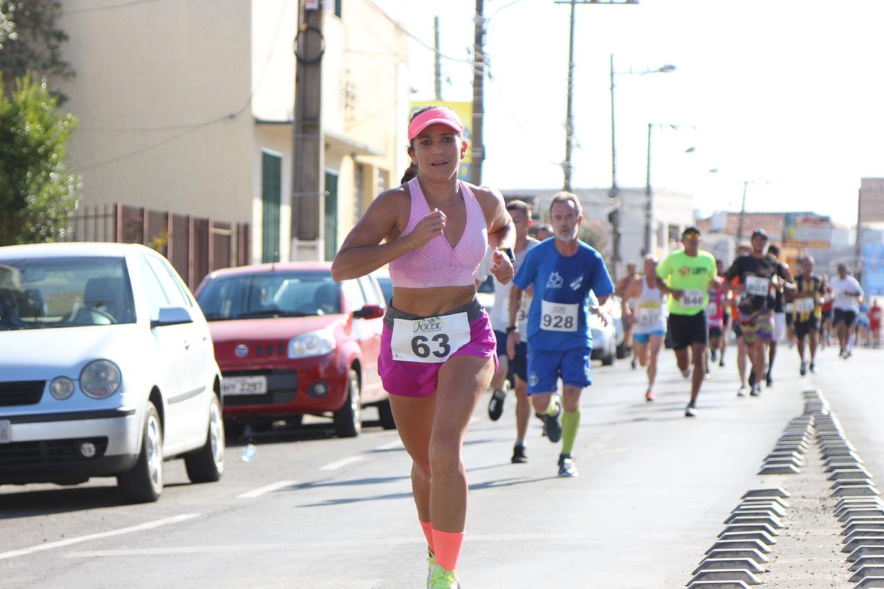 Prefeitura de Lages Desafiar o corpo sob o Sol escaldante de sábado foi superação prazerosa para os competidores da Corrida Rústica de lançamento dos Jocol 2020 