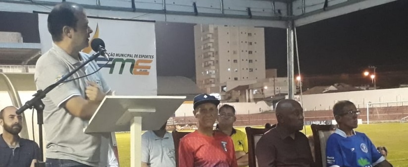 Prefeitura de Lages Jogos Comunitários de Lages são abertos com receptividade de atletas e emoção aos homenageados responsáveis pela batalha em defesa ao esporte 