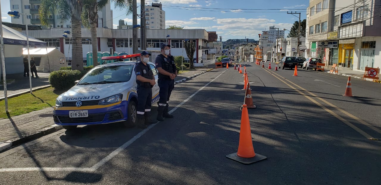 Prefeitura de Lages Trânsito passa por modificação na rua Rui Barbosa para ofertar maior agilidade na movimentação até o Hospital de Triagem para o Coronavírus Tito Bianchini 