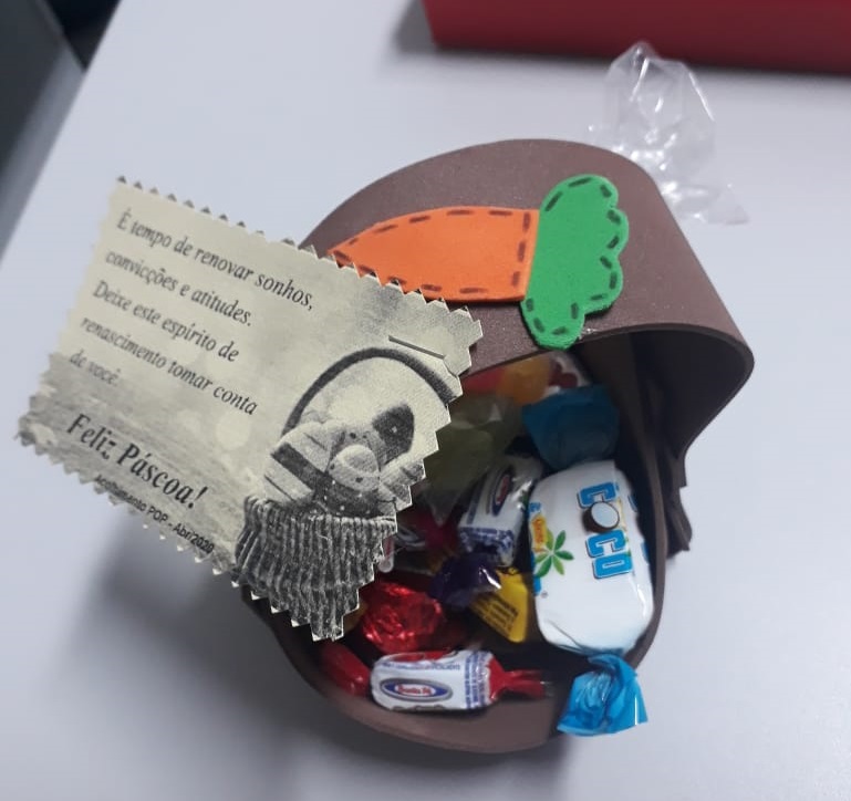 Prefeitura de Lages Coronavírus: pessoas em situação de rua do Acolhimento Emergencial Temporário ganham doces e chocolates pela passagem da Páscoa 