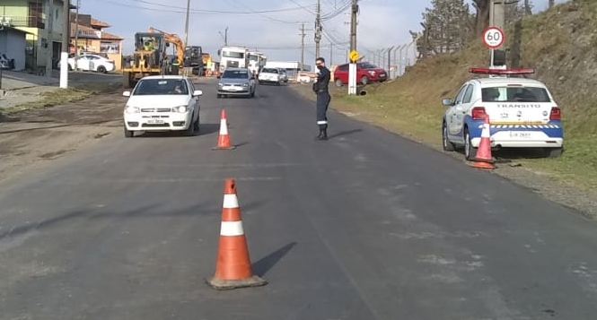 Prefeitura de Lages Obras de recapeamento asfáltico bloqueiam trânsito, nesta quarta (29), em trecho da avenida Papa João XXIII