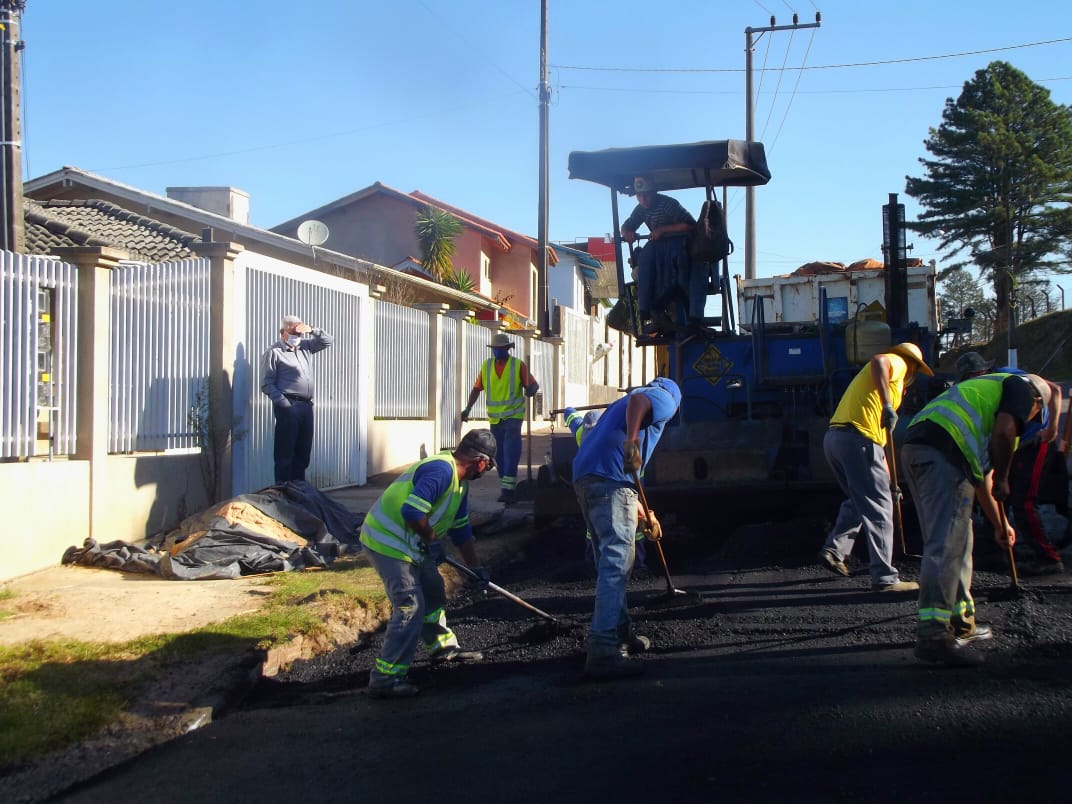 Prefeitura de Lages Minha Rua Melhor: Prefeito Ceron vistoria obras de recapeamento asfáltico da avenida Papa João XXIII