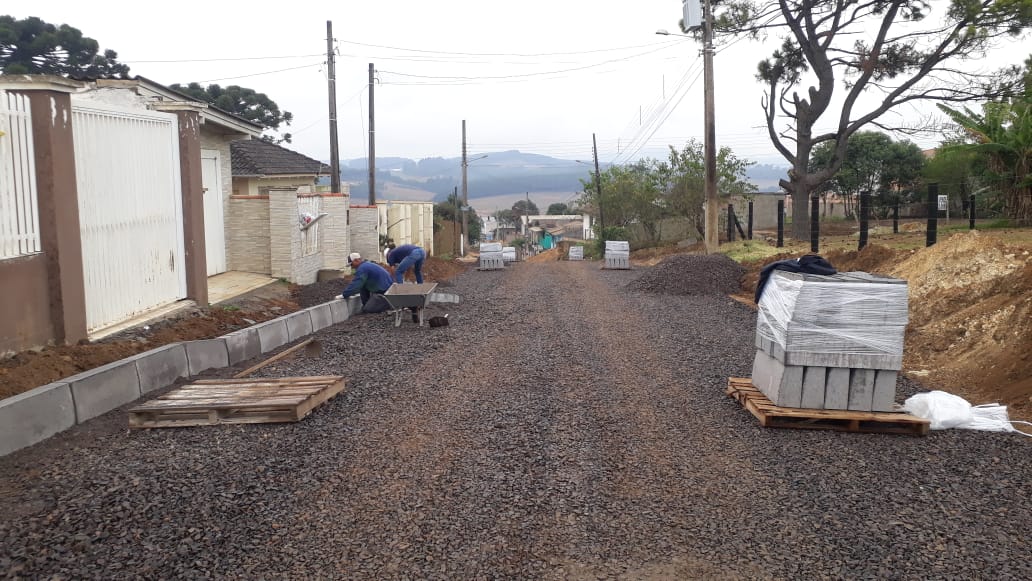 Prefeitura de Lages Minha Rua Melhor: obras de pavimentação asfáltica avançam na rua Manoel Antunes de Mello, no bairro Penha