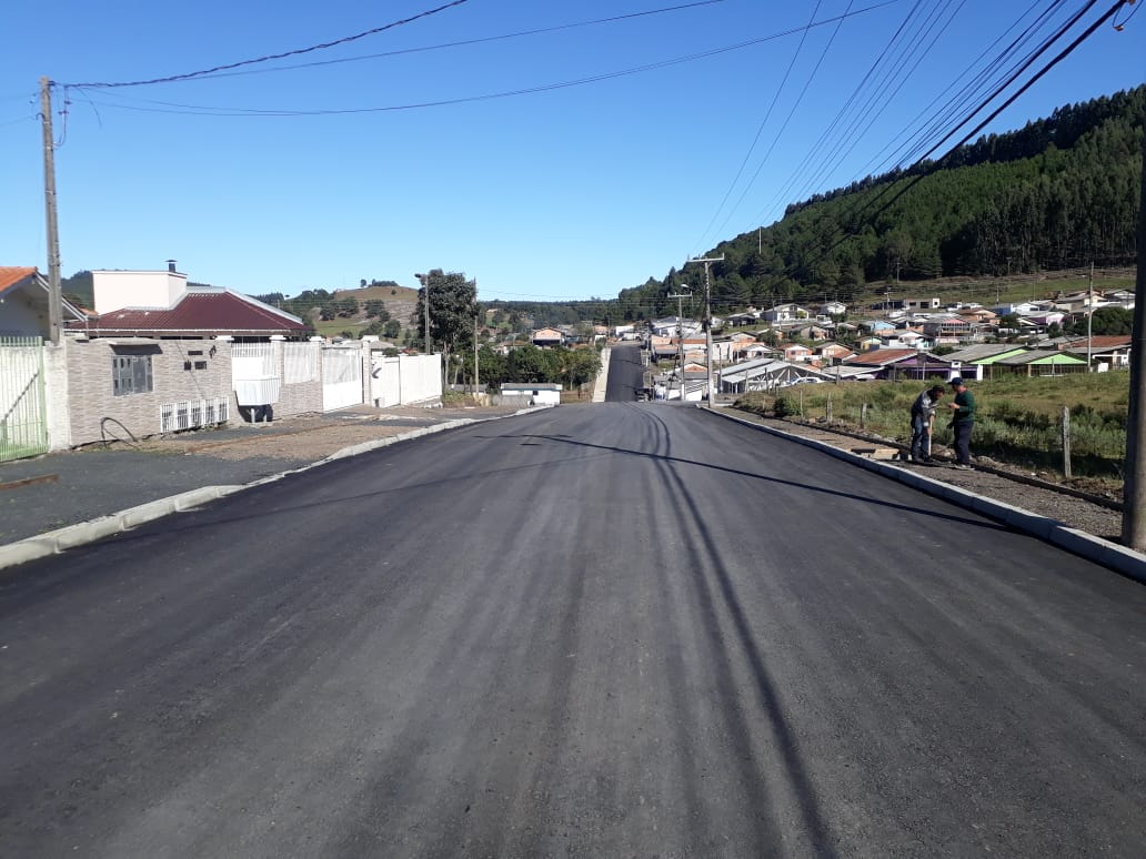 Prefeitura de Lages Minha Rua Melhor: ritmo acelerado nas obras de asfaltamento da rua Frei Nicodemus