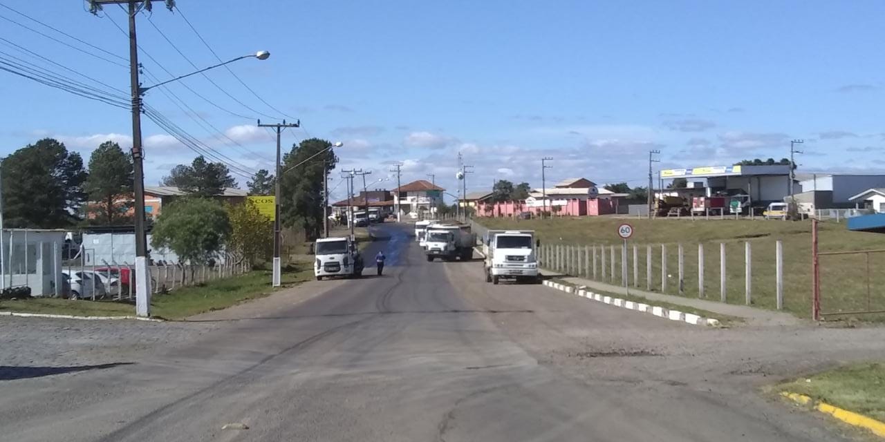 Prefeitura de Lages Aplicação da segunda camada de asfalto na avenida Papa João XXIII ocasiona desvios de rotas na parte alta da cidade 