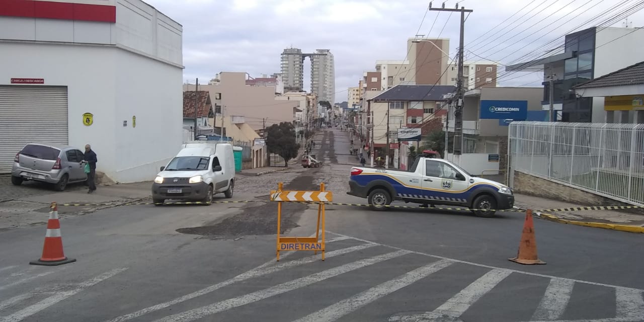 Prefeitura de Lages Obras de asfaltamento da Rua Quintino Bocaiúva, no Centro, mudam o trânsito no local