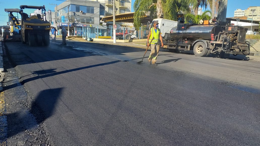 Prefeitura de Lages Minha Rua Melhor: Prefeitura executa obras de asfaltamento neste final de semana, no Centro de Lages