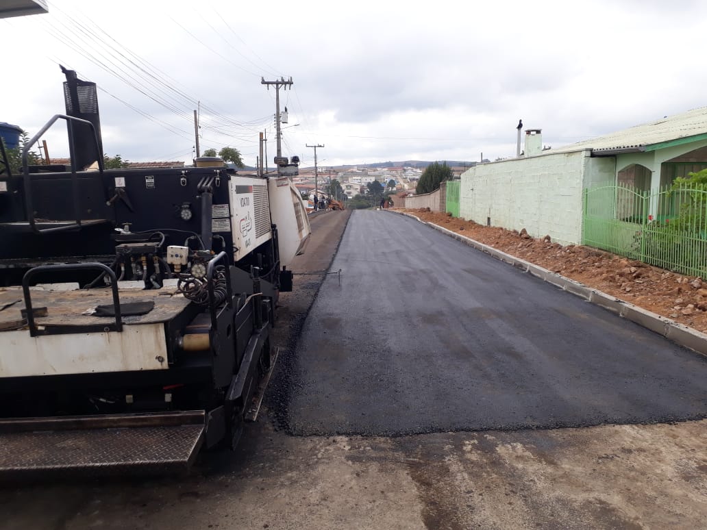 Prefeitura de Lages Minha Rua Melhor: Prefeitura asfalta ruas Abetino Marafigo e João Ribas, no bairro Guarujá