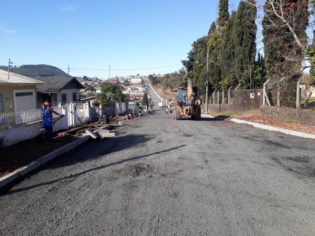 Prefeitura de Lages Minha Rua Melhor: Presidente Kennedy, entre os bairros Triângulo, Santa Helena e Copacabana, está preparada para o asfaltamento