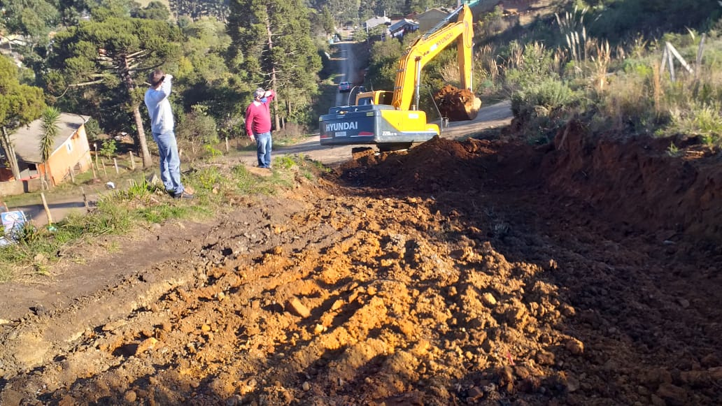 Prefeitura de Lages Prefeitura intensifica serviços de infraestrutura nos bairros Caroba e Santa Mônica