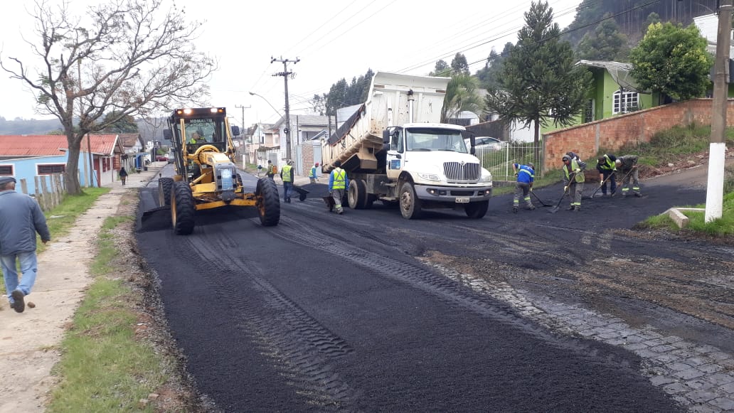 Prefeitura de Lages Minha Rua Melhor: Prefeitura prossegue com obras de asfalto em ruas centrais e na Cirilo Vieira Ramos, entre os bairros Vila Nova e Bom Jesus