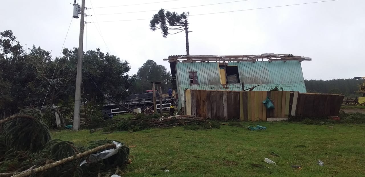 Prefeitura de Lages Secretaria da Agricultura e Pesca irá inventariar perdas e danos materiais causados pelo ciclone na área rural 