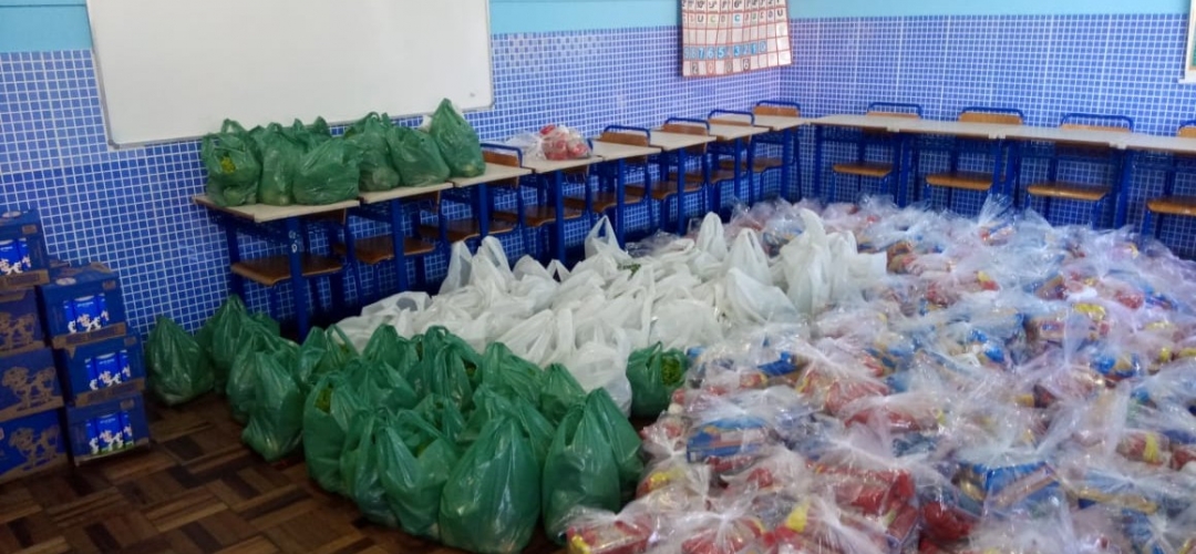 Prefeitura de Lages Coronavírus: Prefeitura realiza a sexta e última entrega de kits emergenciais de alimentação escolar do ano 