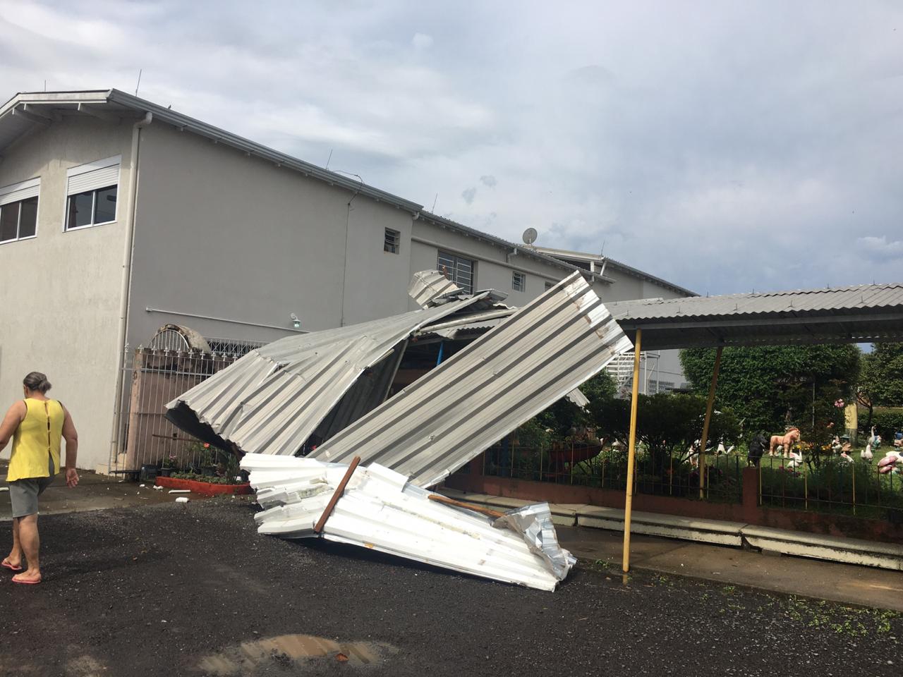 Prefeitura de Lages Defesa Civil Municipal atende ocorrências ocasionadas pela chuva da tarde deste sábado em Lages