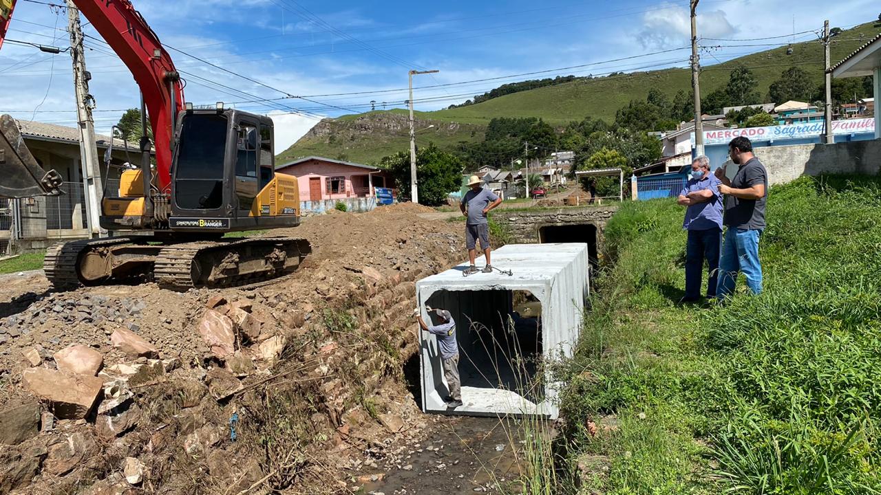 Prefeitura de Lages Galeria vai resolver problemas de alagamentos na rua Indalício Batista Gomes, no São Miguel