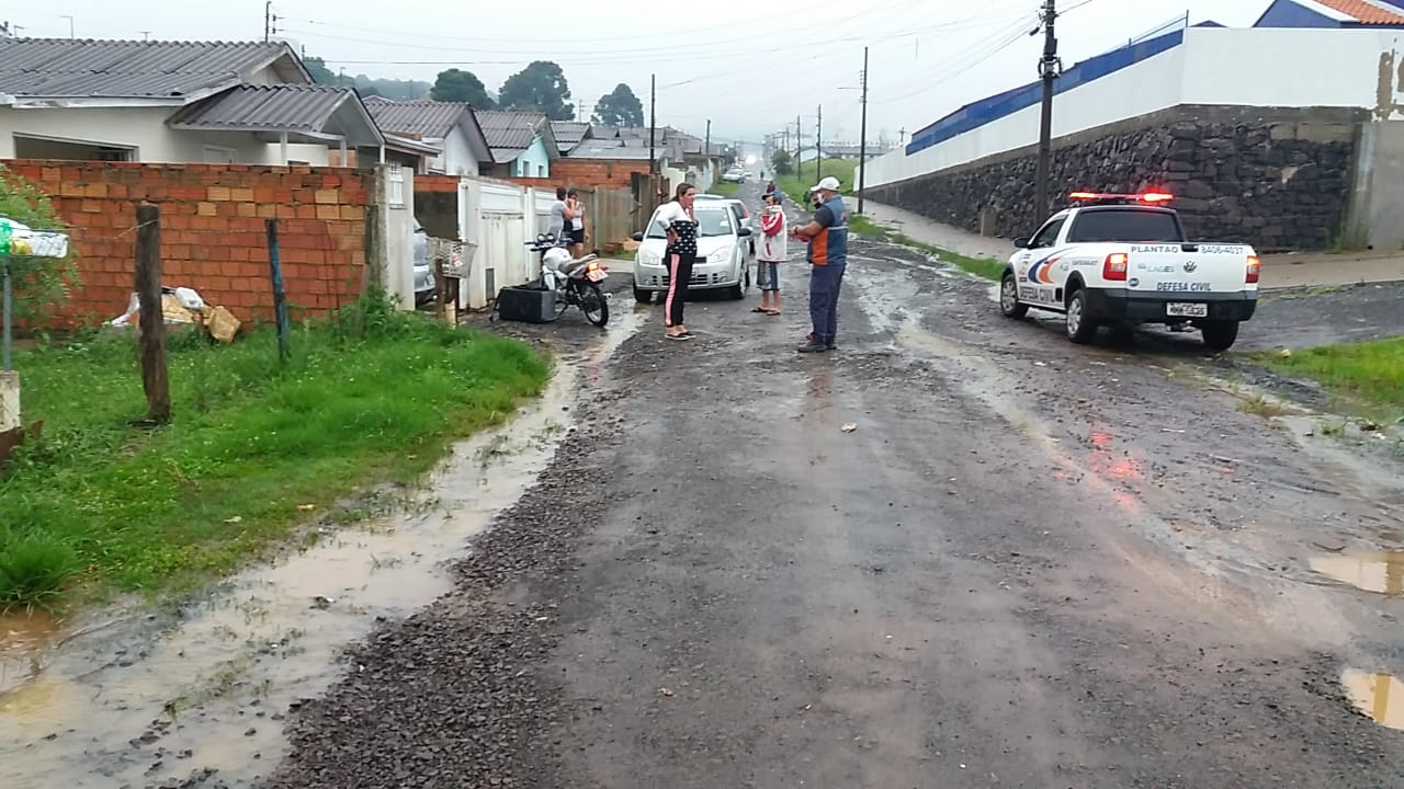 Prefeitura de Lages Defesa Civil atende ocorrências em doze bairros atingidos pela chuva desta terça-feira