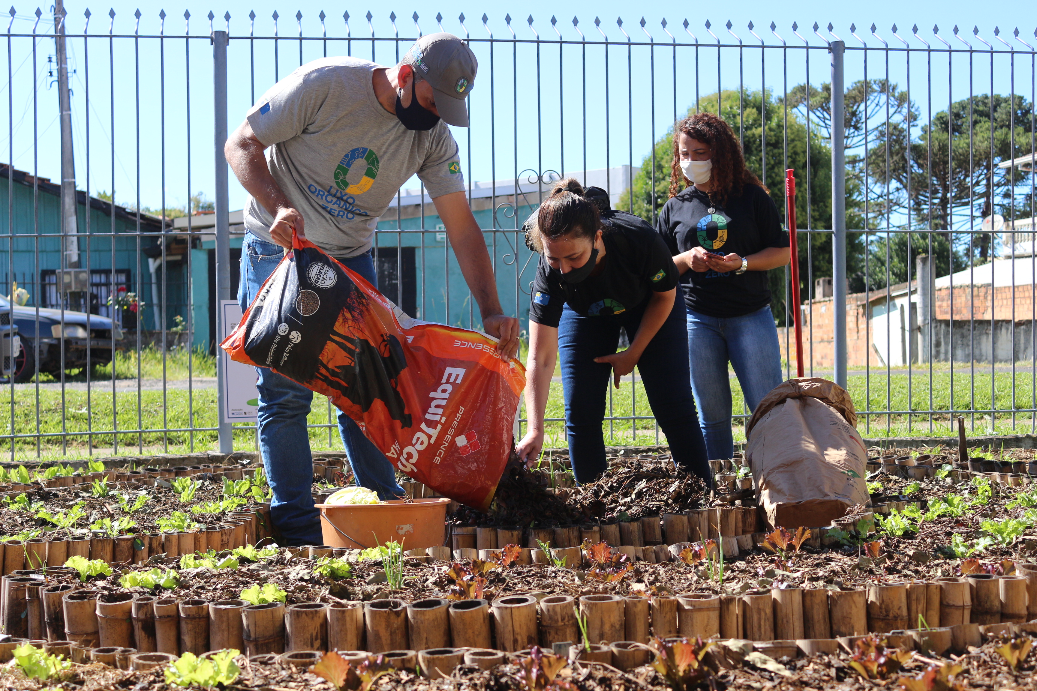 Prefeitura de Lages Oficina de orientação e motivacional sobre o Método Lages de Compostagem capacita servidores da Secretaria da Agricultura e Pesca 