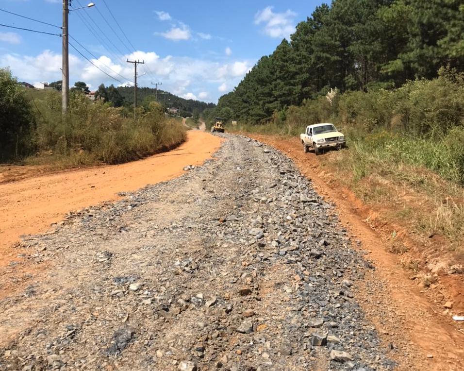 Prefeitura de Lages Prefeitura realiza manutenção da antiga BR-2 durante o final de semana