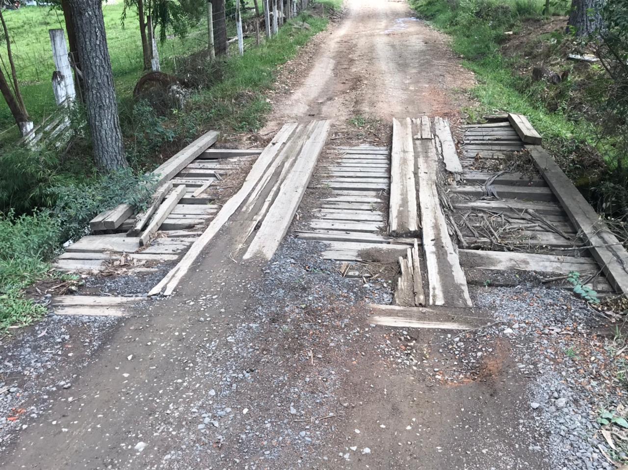 Prefeitura de Lages Recuperação de ponte interrompe tráfego no bairro Tributo