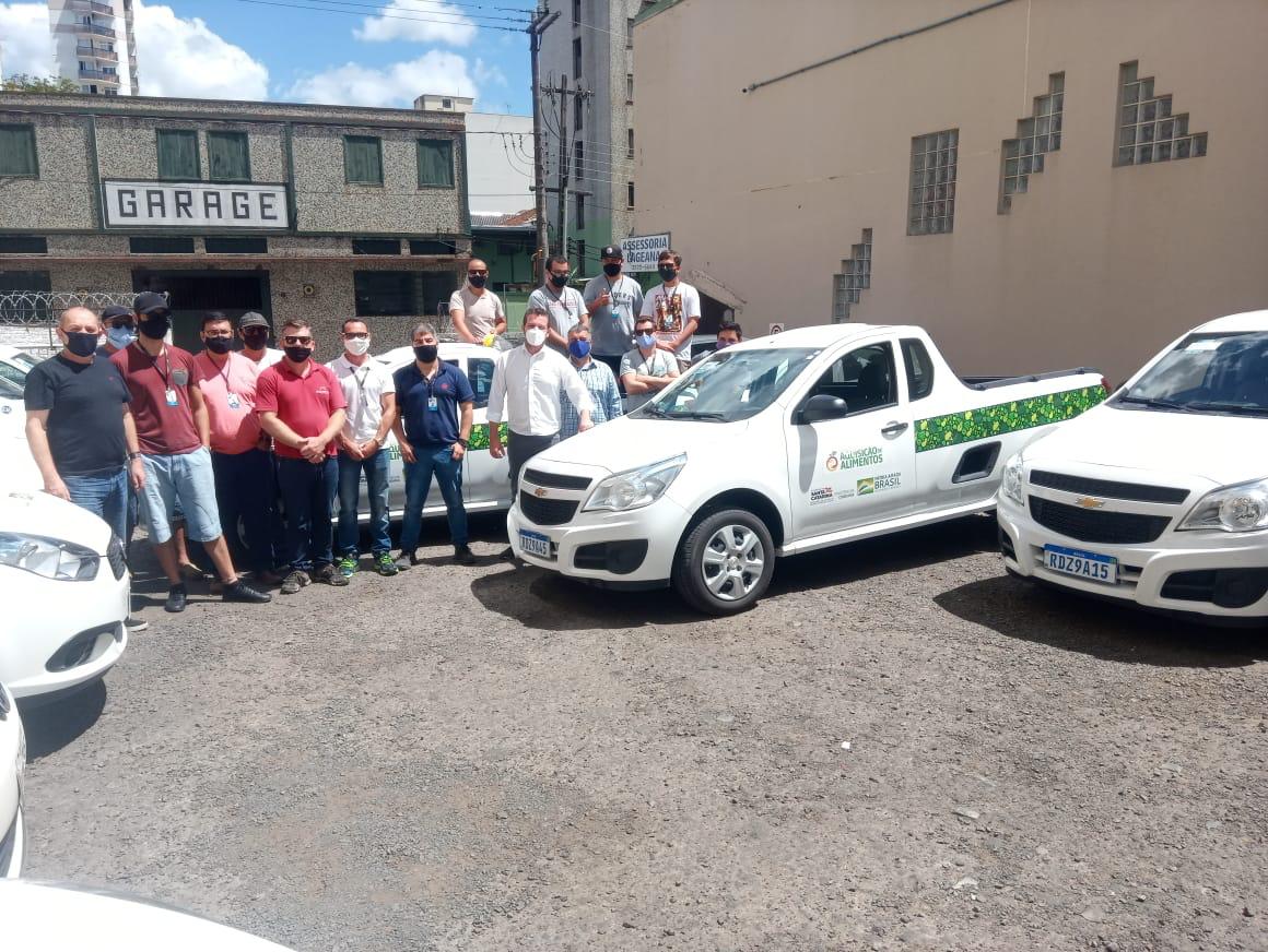 Prefeitura de Lages Secretaria de Assistência Social recebe três veículos e duas câmaras frias