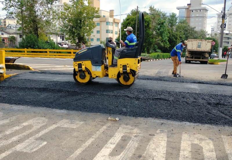 Prefeitura de Lages Duas faixas elevadas foram instaladas na Avenida Belizário Ramos