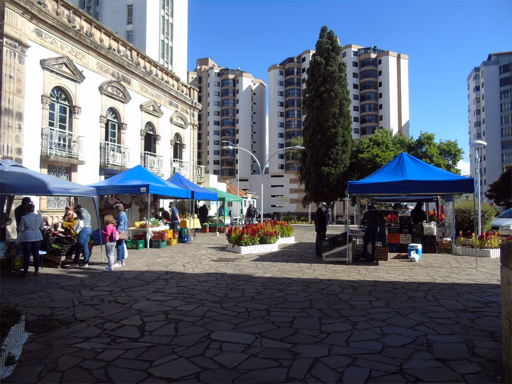 Prefeitura de Lages Os pigmentos, perfumes e gostos das riquezas das Feiras da Agricultura Familiar 